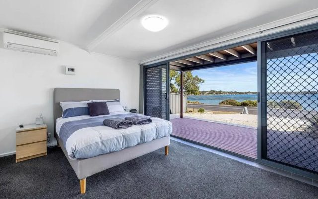 Almonta Apartments on the water front
