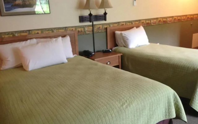 Longliner Lodge and Suites