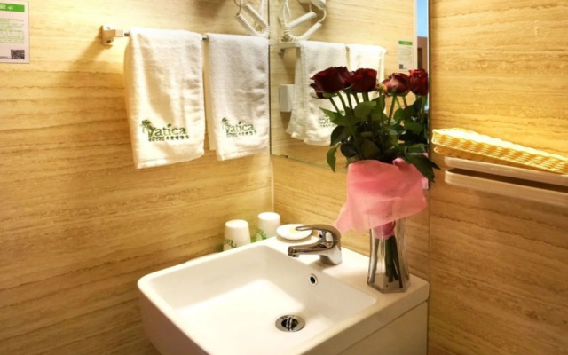 Vatica Shanghai Town Renmintang Road Hotel