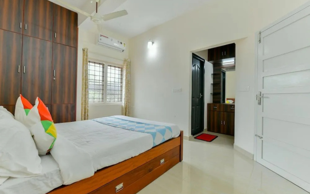 OYO 18602 Home Spacious Stay Near Lulu Mall