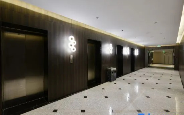 R Royalss Hotel