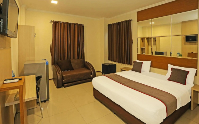 Super OYO Townhouse OAK Hotel Fiducia Serpong