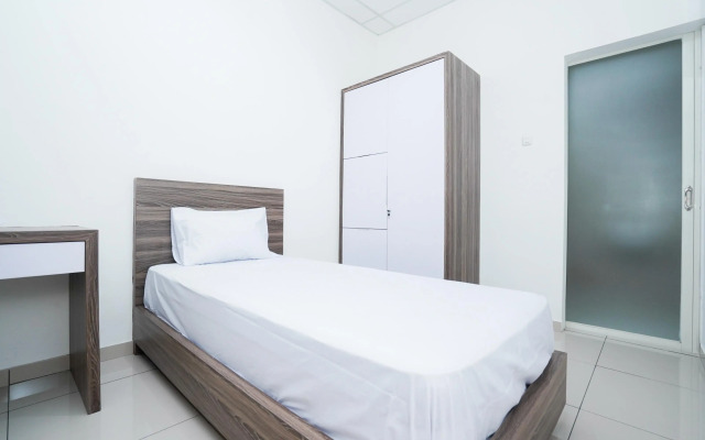 OYO Life 2462 Kost Surabaya