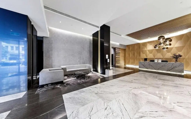 Stylish & Modern 2BR Apt Near Victoria Market