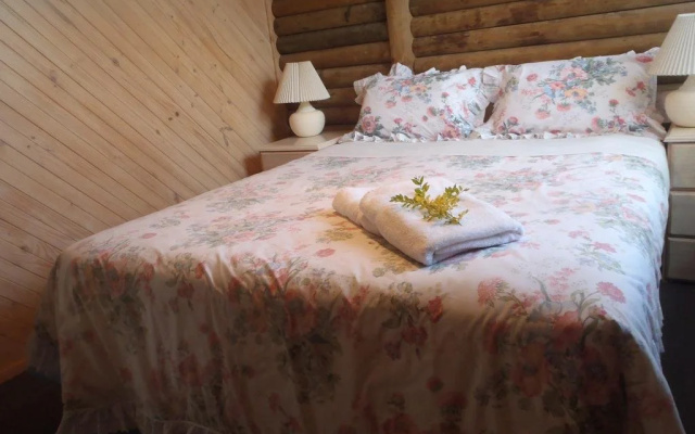 Lazy Acre Log Cabins