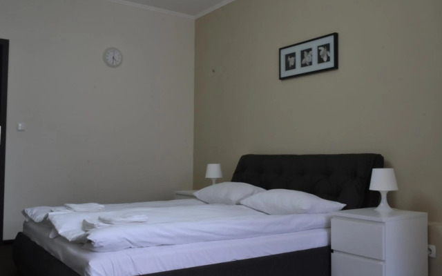 Rakhiv Hotel & Apartments