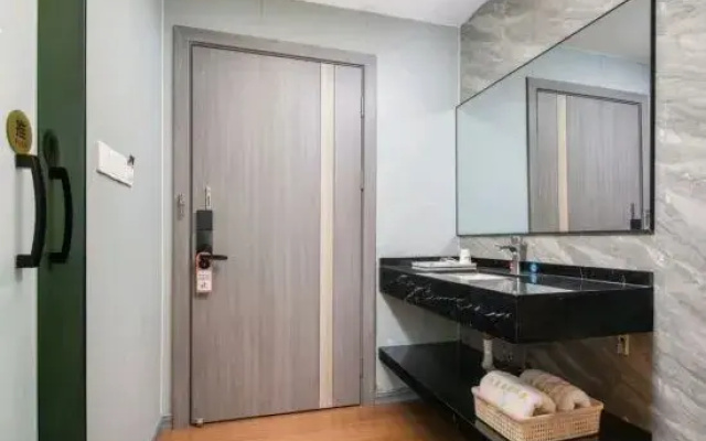 Hotel Pai Hezhou Lingfeng Plaza