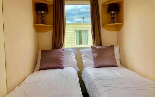 Stunning 3-bed Caravan in Clacton-on-sea
