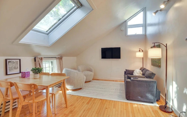 Walkable 3-unit Retreat on Main Street, Waterbury!