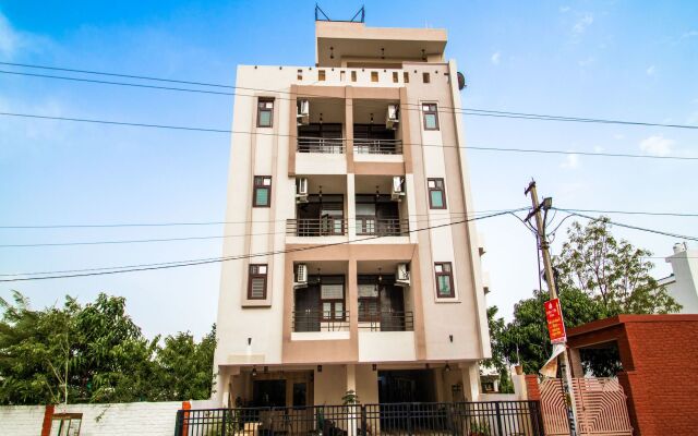 OYO 14565 Hotel Snazzy вид на фасад