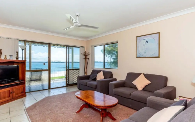 Water Views - Top Floor -Clearview Apartments South Esp, Bongaree