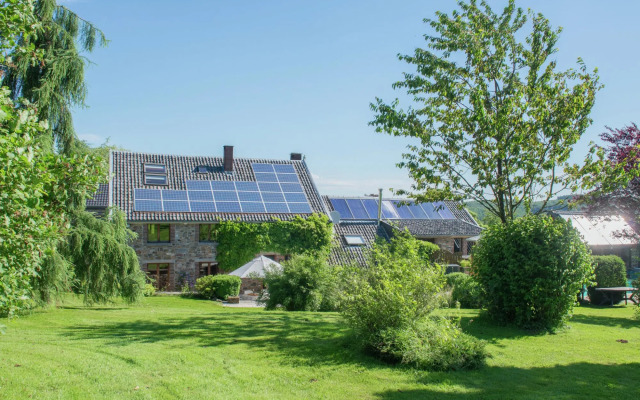 Desnie Farmhouse With Pool