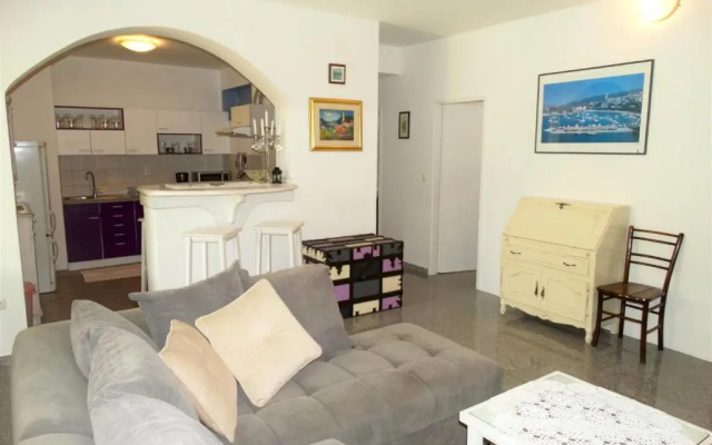Apartmani Novi Vinodolski 32706 - Radmila