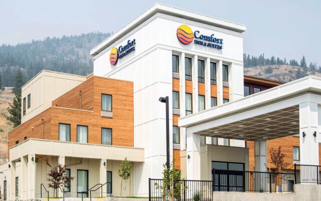 Отель Comfort Inn & Suites вид на фасад