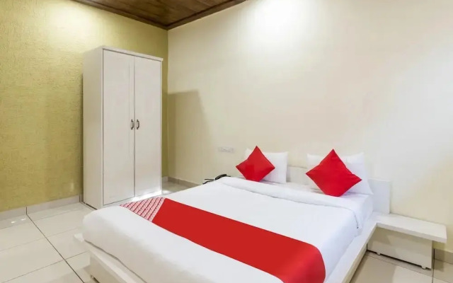 Savoy Suites by OYO Rooms