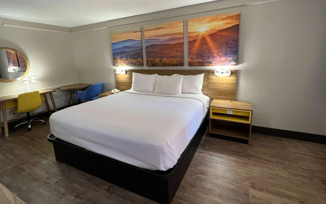 Days Inn By Wyndham Birmingham/West