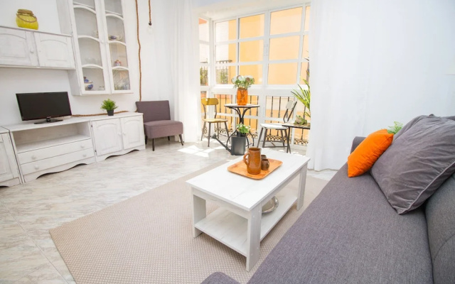 Spacious and Bright Apartment by La Recepción