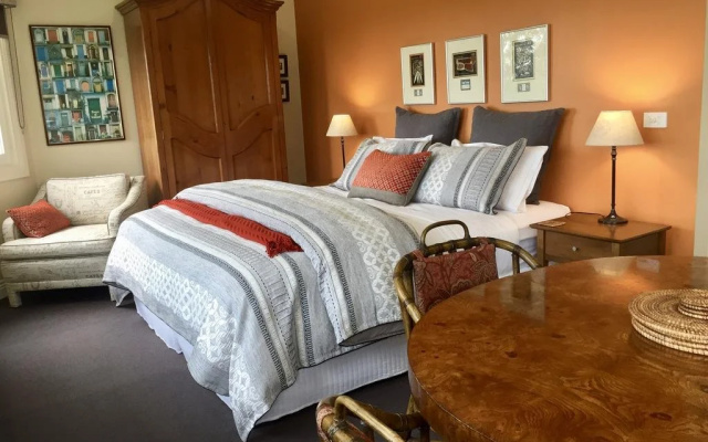 Llarrinda Bed & Breakfast