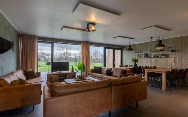 Amazing holiday home in Vrouwenpolder with private garden