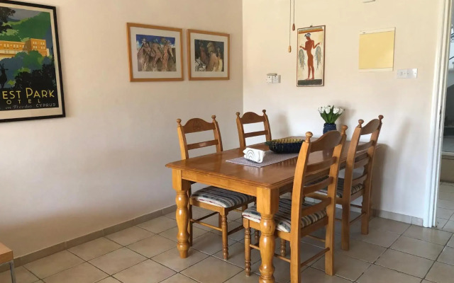 Limnaria Villas - stylish ground floor apartment