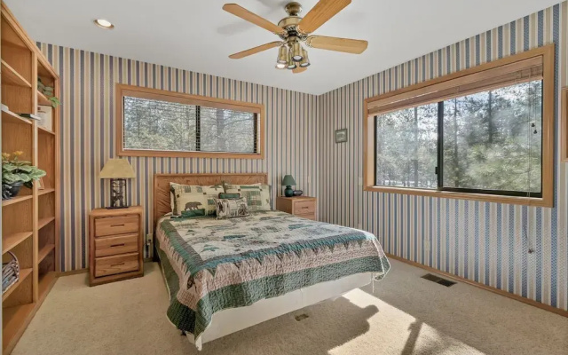 8 Crag Home with Private Indoor Hot Tub, Bike is Provided for Outdoor Activities by RedAwning