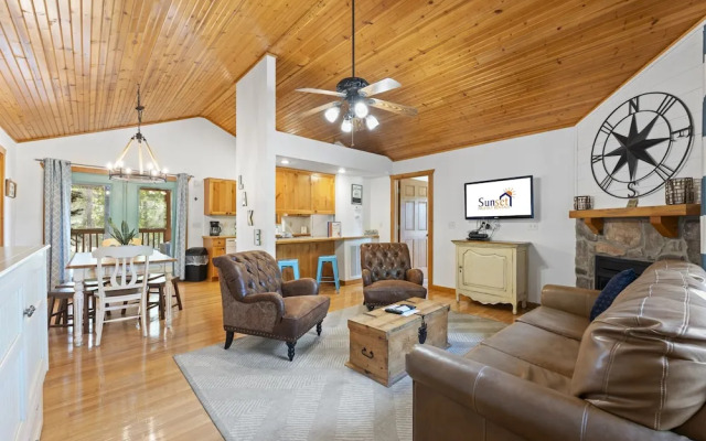 Paradise Lodge 2 Bedroom Home by RedAwning