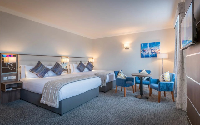Marine Hotel