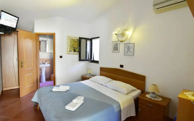 Cozy Flat With Garden Access in Umag