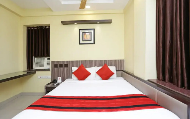 OYO 9818 Hotel Diamond Plaza