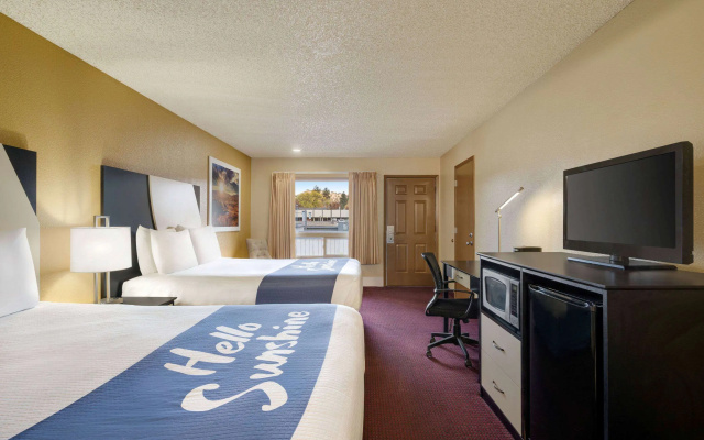 Days Inn by Wyndham Bend