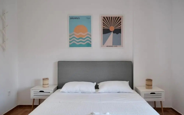 SynPiraeus Apartments & Studios