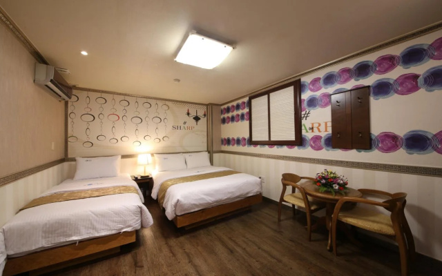 Sharp Hotel