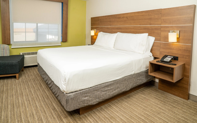 Holiday Inn Express Hotel & Suites Hesperia by IHG
