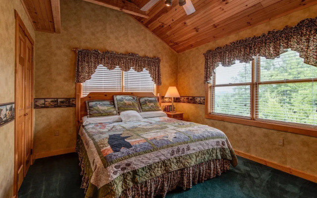 Douglas Lake Hilltop Hideaway