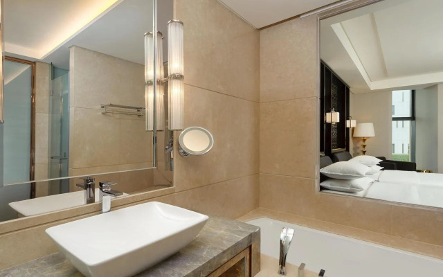 Sheraton Changchun Jingyuetan Hotel