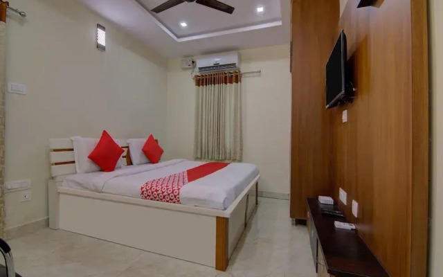 Pramukh Palace by OYO Rooms