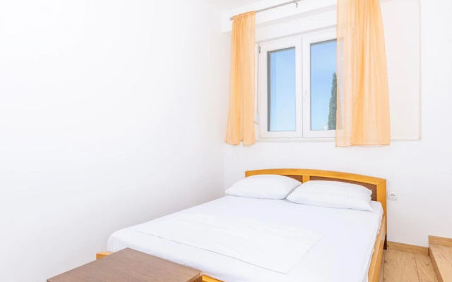 Amazing Apartment in Omis With 3 Bedrooms and Wifi