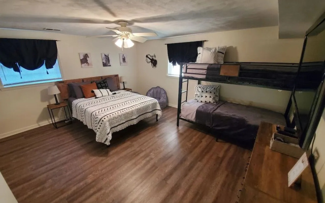Andrea Abode 5 Bedroom Home by RedAwning