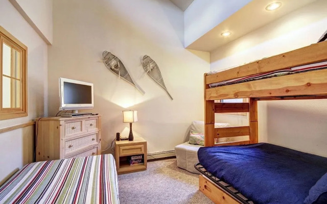 Tyra Chalet 336 - Ski-In/Ski-Out by RedAwning