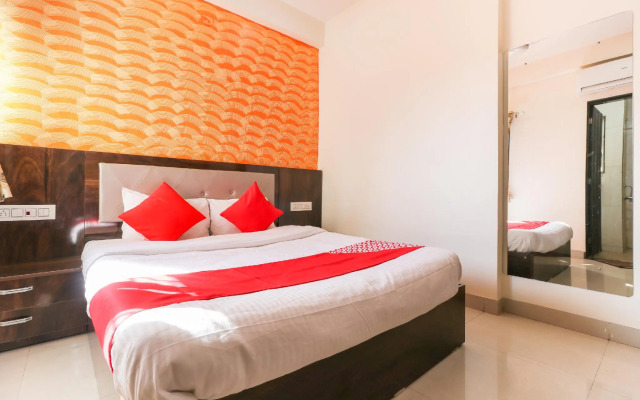 OYO 68826 R K Lodging And Amrut Restaurant