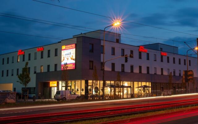 McDreams Hotel Düsseldorf-City вид на фасад