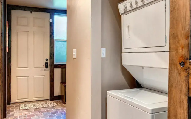 3 Kings Mountain Vista 2 Bedroom Home by RedAwning