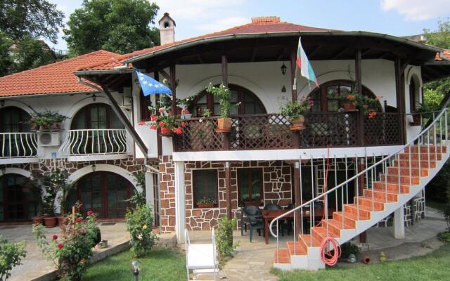 Отель The Beautiful House Болгария, Велико Тырново - отзывы, цены и фото номеров - забронировать отель The Beautiful House онлайн вид на фасад