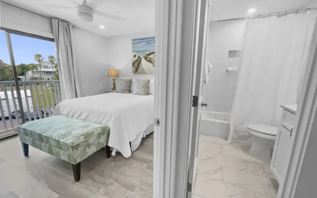 Seacrest - 6 - 2 Br townhouse by RedAwning