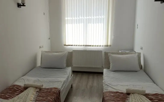 Chevrolet Hotel (Шевролет)