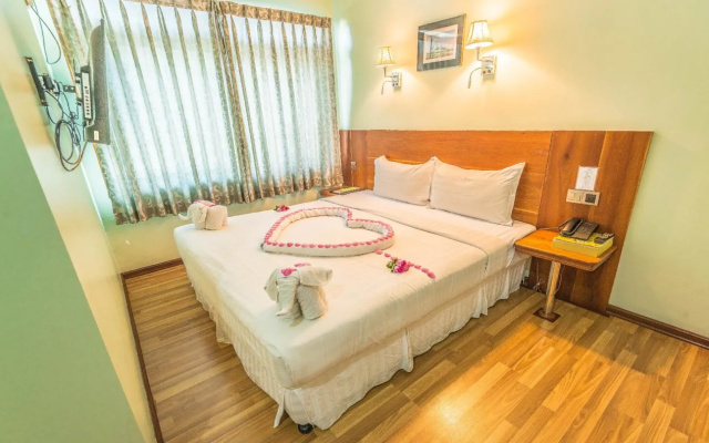 Hotel 8