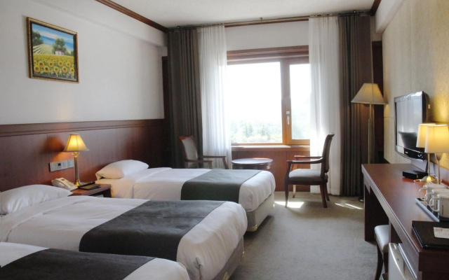 Commodore Hotel