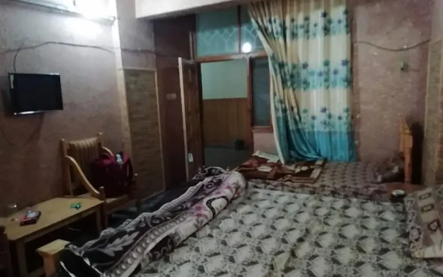Lalazar Hotel & Restaurant
