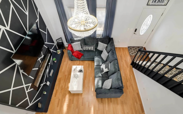 Furnished Deck & Fire Pit: Home in Tobyhanna