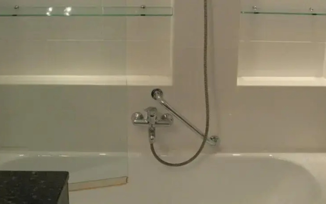 Carlton Suites